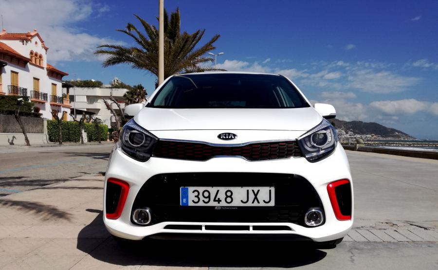 Kia picanto wydoroślała, a mimo to dalej masz ochotę złapać ją za dach i bawić się jak resorakiem