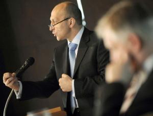Marcinkiewicz zostawił ciężko chorą żonę?