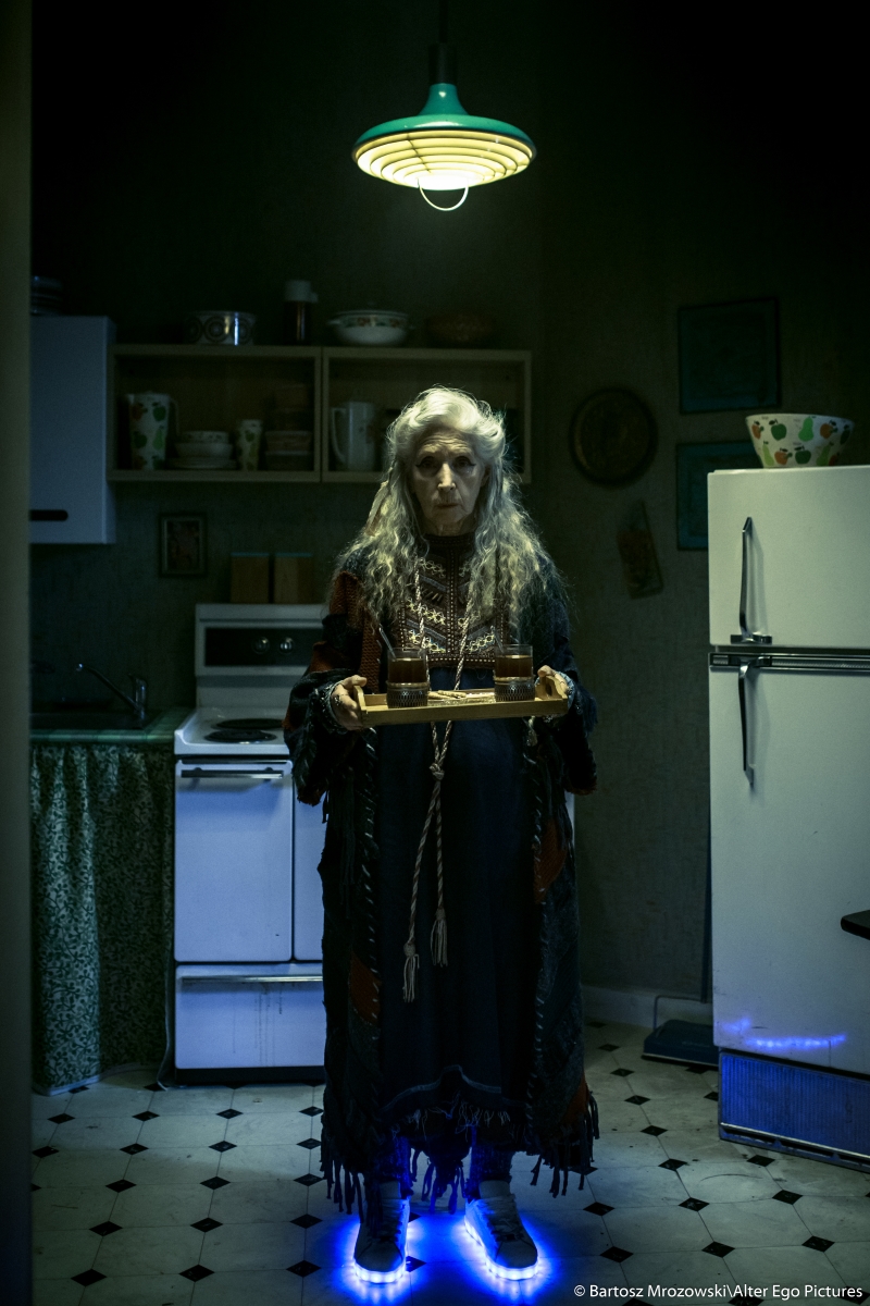 Helena Norowicz w filmie "Człowiek z magicznym pudełkiem"; fot. Bartosz Mrozowski/Alter Ego Pictures