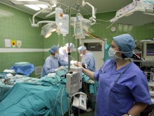 Tania złotówka opóźnia operacje
