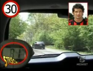 Zobacz, jak piłkarze łamią przepisy drogowe