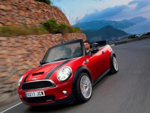 Nowe Mini kabrio JCW - aż głowę urywa…