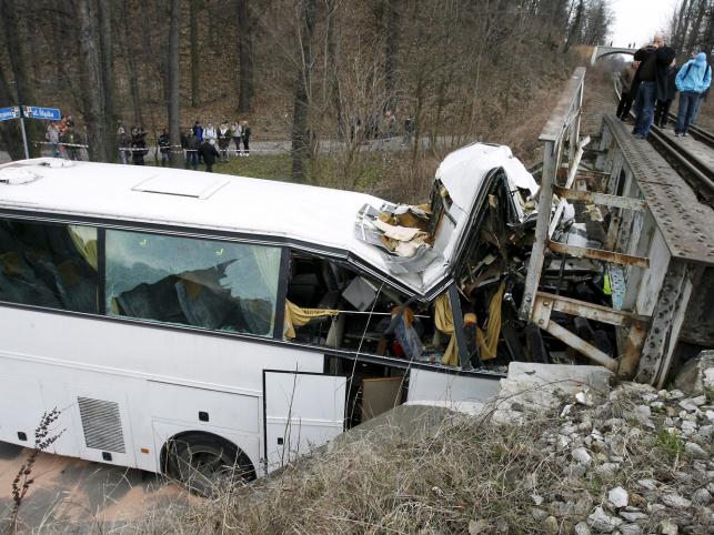 Poprawia się stan rannych w wypadku autokaru