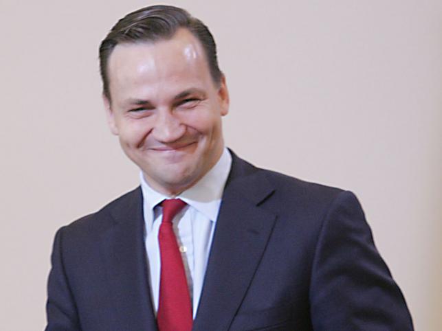 Sikorski w USA: Chcecie numer do Dody?