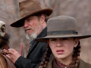 Jeff Bridges i Hailee Steinfeld w filmie "True Grit" ("Prawdziwe męstwo")