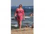 Popołudniami Katarzyna Niezgoda urządzała sobie spacery po plaży z ukochanym pieskiem.
