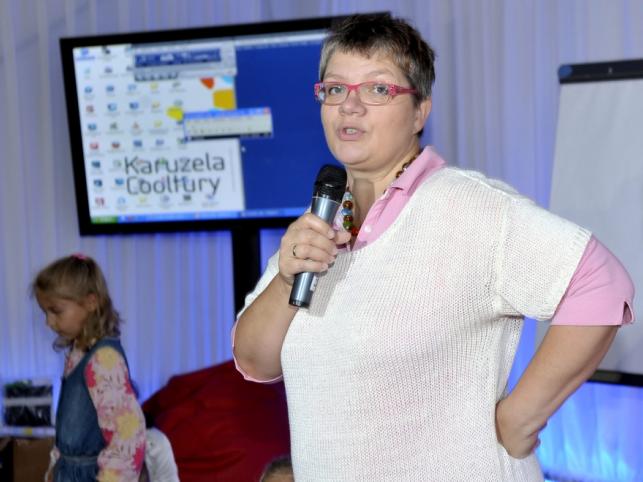 Co się dzieje z supernianią? Dorota Zawadzka na festiwalu Karuzela Cooltury 2011 w Świnoujściu.