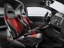 Kierowca i pasażer 695 Competizione muszą wcisnąć się w wyczynowe fotele "Abarth Corsa by Sabelt" w których szkielet oraz siedzenie wykonano z włókna węglowego