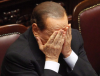 Silvio Berlusconi, były premier Włoch, zakrywa twarz dłońmi w czasie głosowania nad uchyleniem immunitetu członkowi jego partii, oskarżanemu o korupcję; lipiec 2011