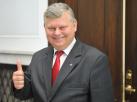 Poseł zachorował po kontakcie z czekoladowym orłem