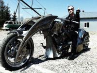 Iskry lecą, woda święcona bulgoce! Nergal i jego nowy motocykl z piekła rodem. ZDJĘCIA