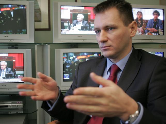 Farfał wymachuje paragrafami