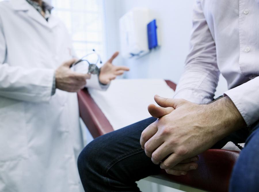 2. Ta choroba rozwija się powoli i bez objawów