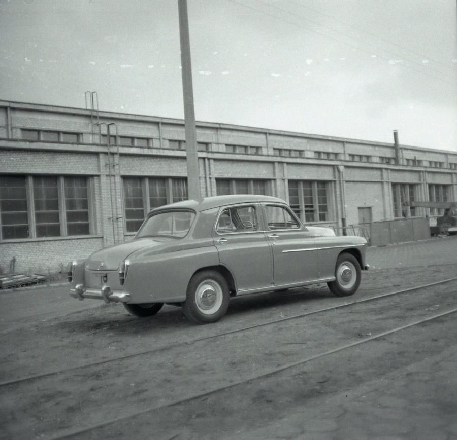 Odnaleziony w muzeum NOT czwarty prototyp warszawy sedan