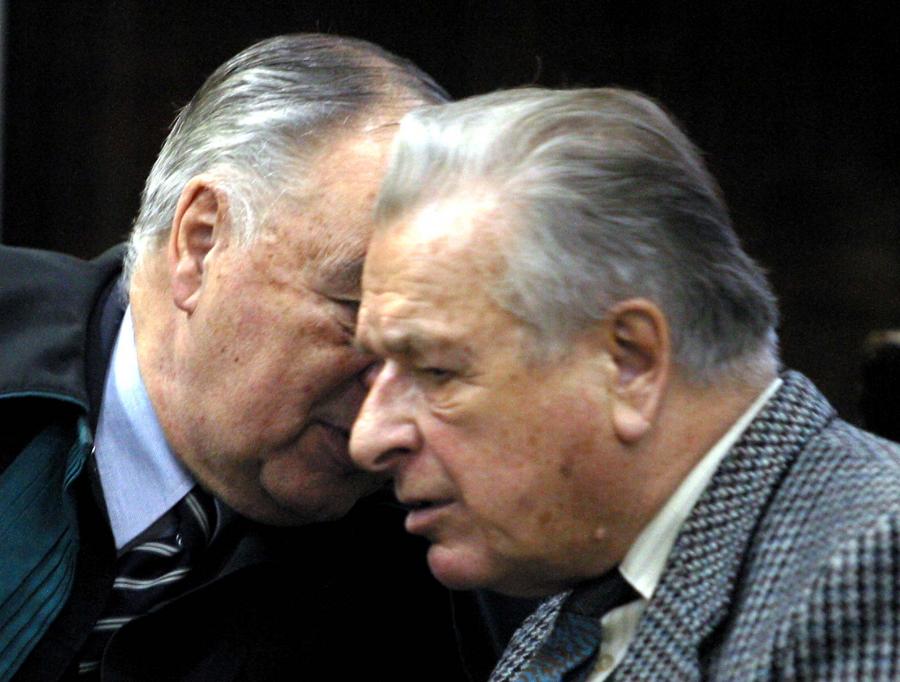 Czesław Kiszczak w 2003 roku przed sądem, w procesie o przyczynienie się do śmierci 9 górników w czasie pacyfikacji kopalni "Wujek" w 1981 roku
