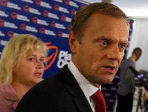 Oskarżano ją o lewe ustawy, a Tusk jej broni
