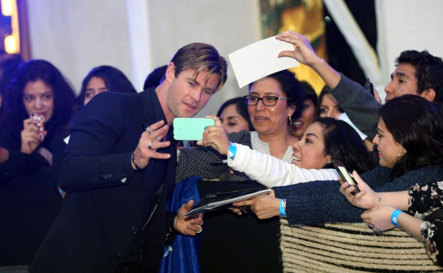 Chris Hemsworth na premierze filmu "W samym sercu morza"