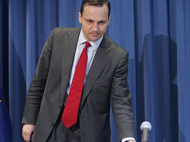 Nasz Dziennik: Sikorski broni pedofila