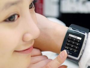 LG przedstawia: Telefon komórkowy na rękę