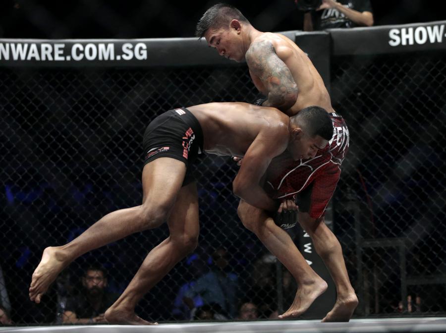 Krew, pot i łzy, czyli "ONE Championship MMA in Singapore"