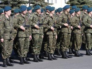 Żołnierze wcześniej wracają do cywila